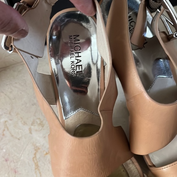 New worn once like new Michael kors heel - Picture 2 of 4